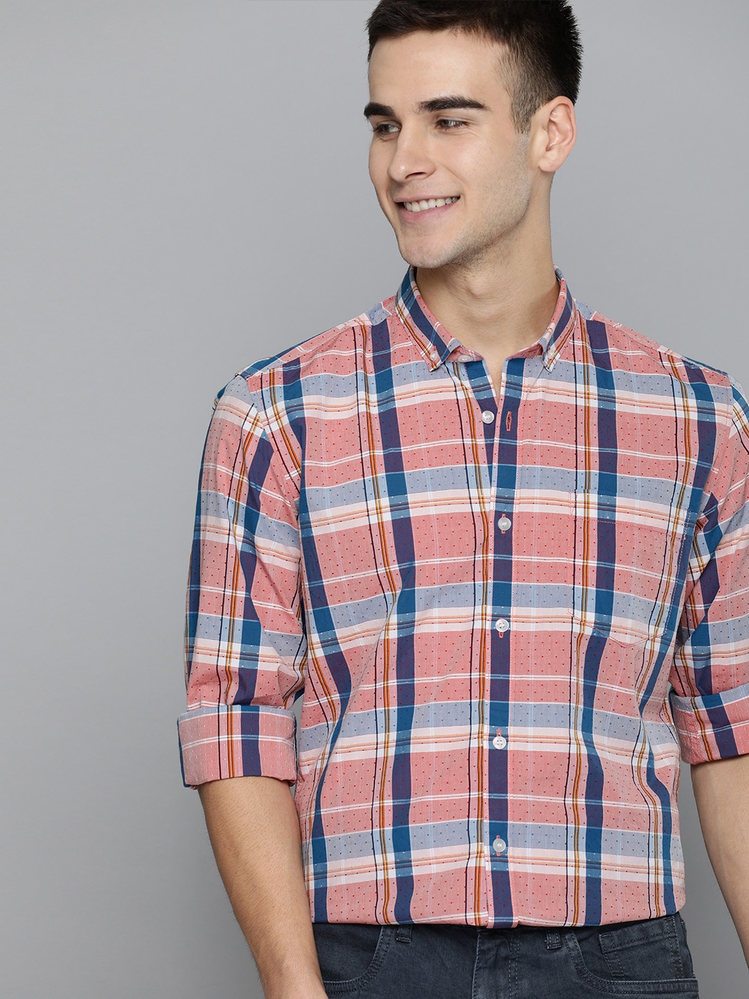 

Mast & Harbour Men Coral Pink & Navy Blue Regular Fit Checked Casual Shirt