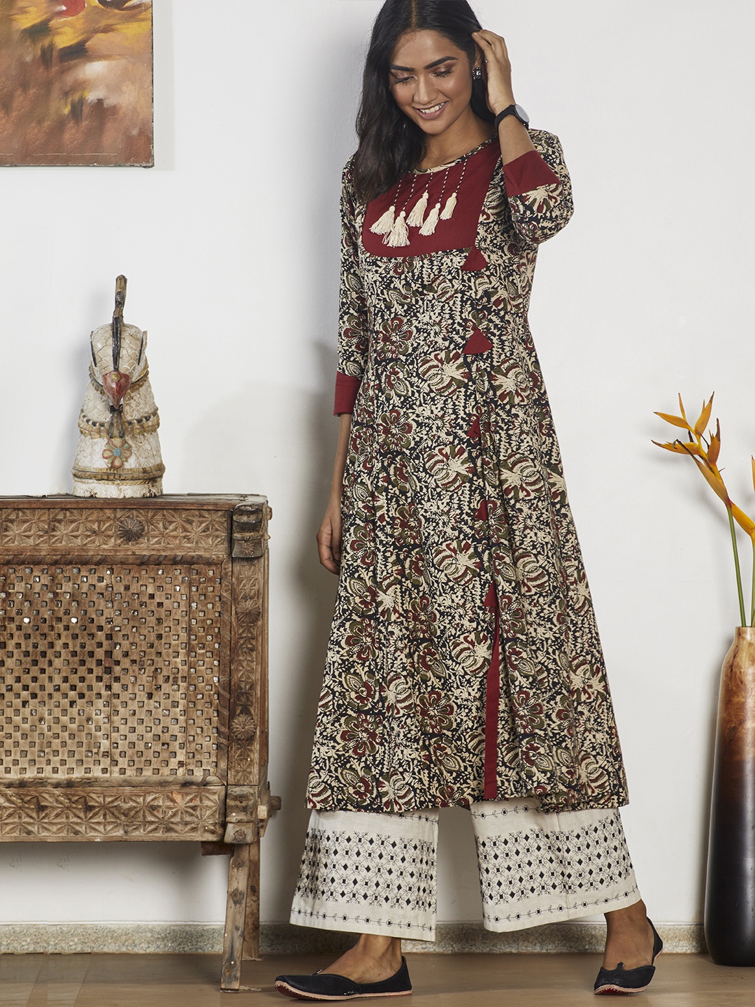 

YASH GALLERY Women Off-White & Maroon Printed Anarkali Kurta