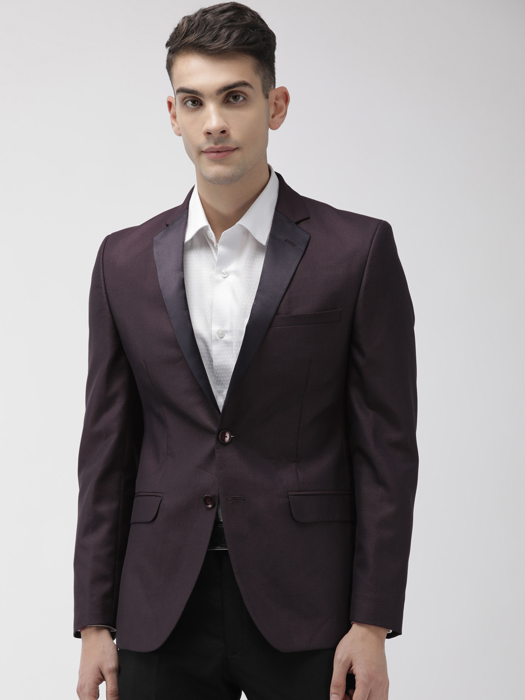 

Park Avenue Men Navy Blue & Red Self Design Super Slim Fit Single Breasted Party Blazer
