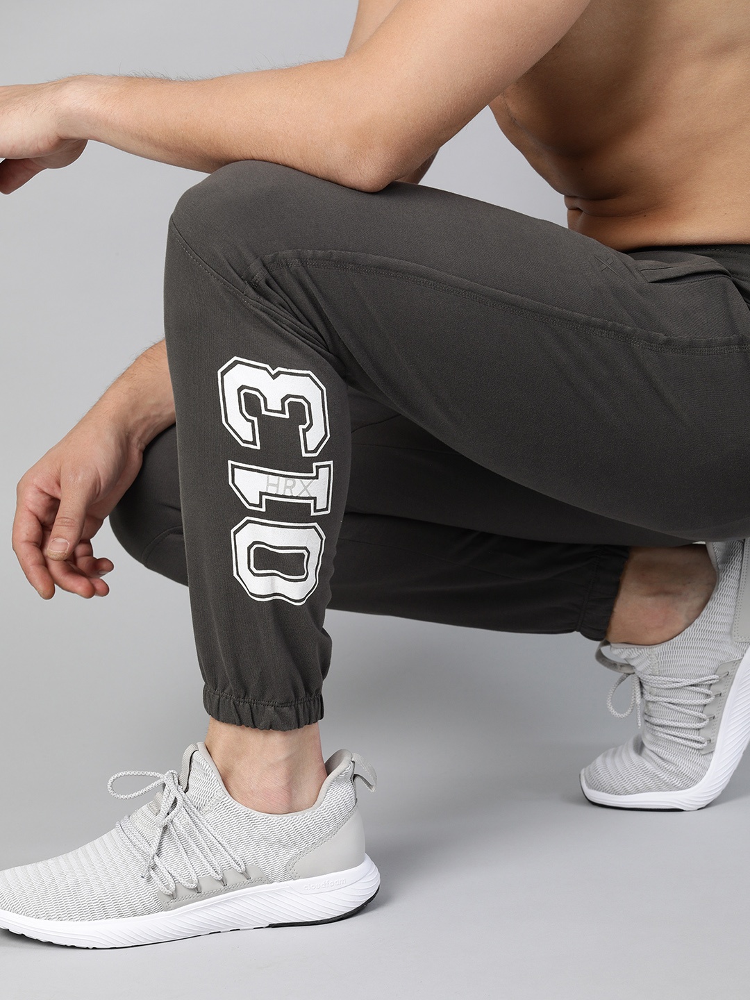 

HRX by Hrithik Roshan Men Charcoal Grey Solid Bio-Wash Lifestyle Jogger