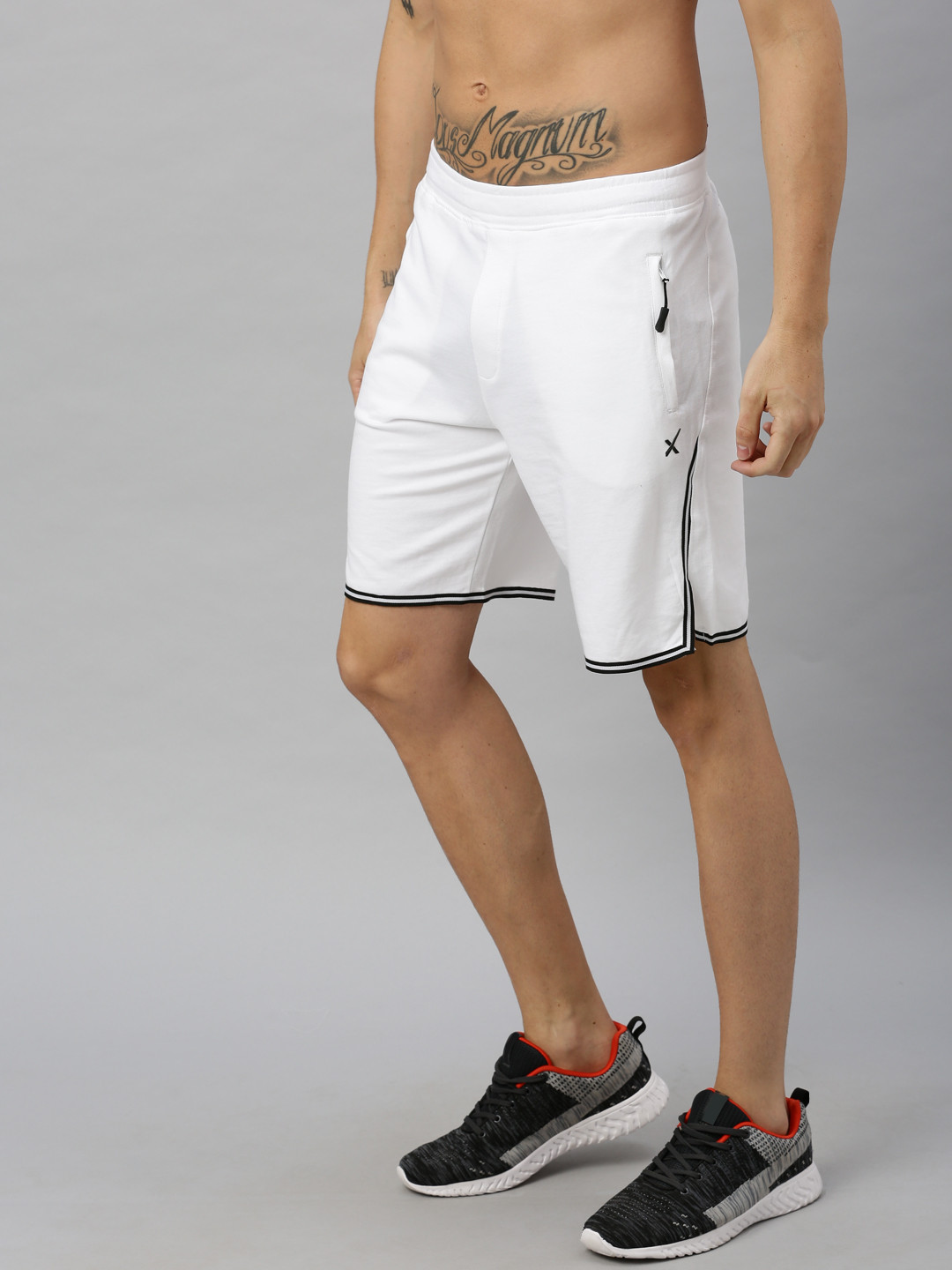 

HRX by Hrithik Roshan Men White Solid Regular Fit Bio-Wash Lifestyle Shorts