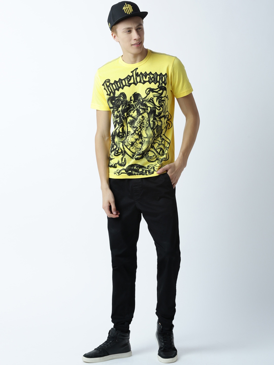 

Huetrap Men Yellow Printed Round Neck T-shirt