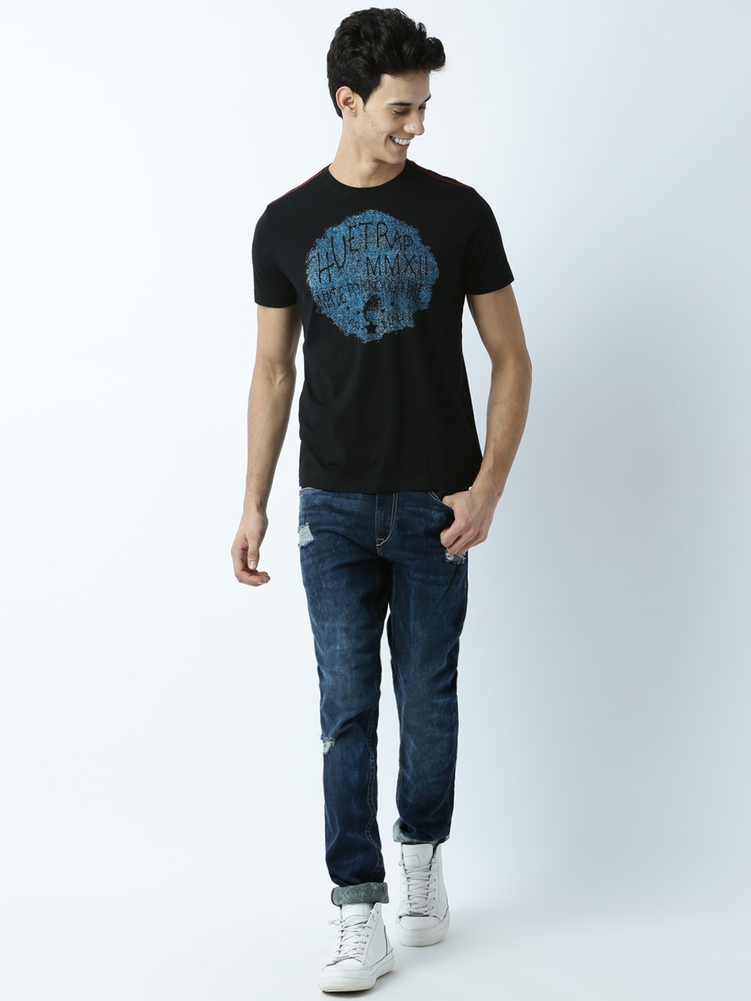 

Huetrap Men Black Printed Round Neck T-shirt
