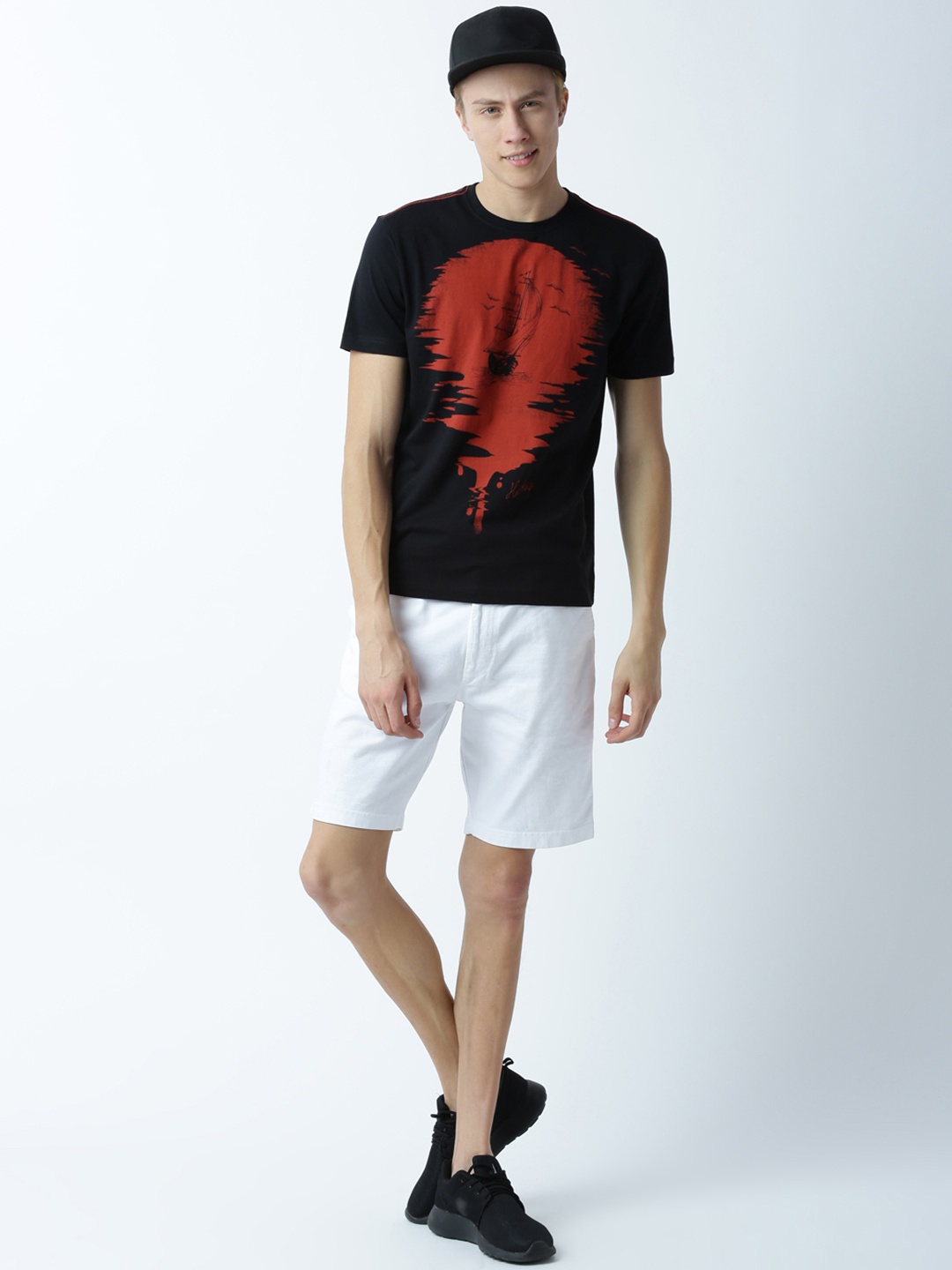 

Huetrap Men Black Printed Round Neck T-shirt