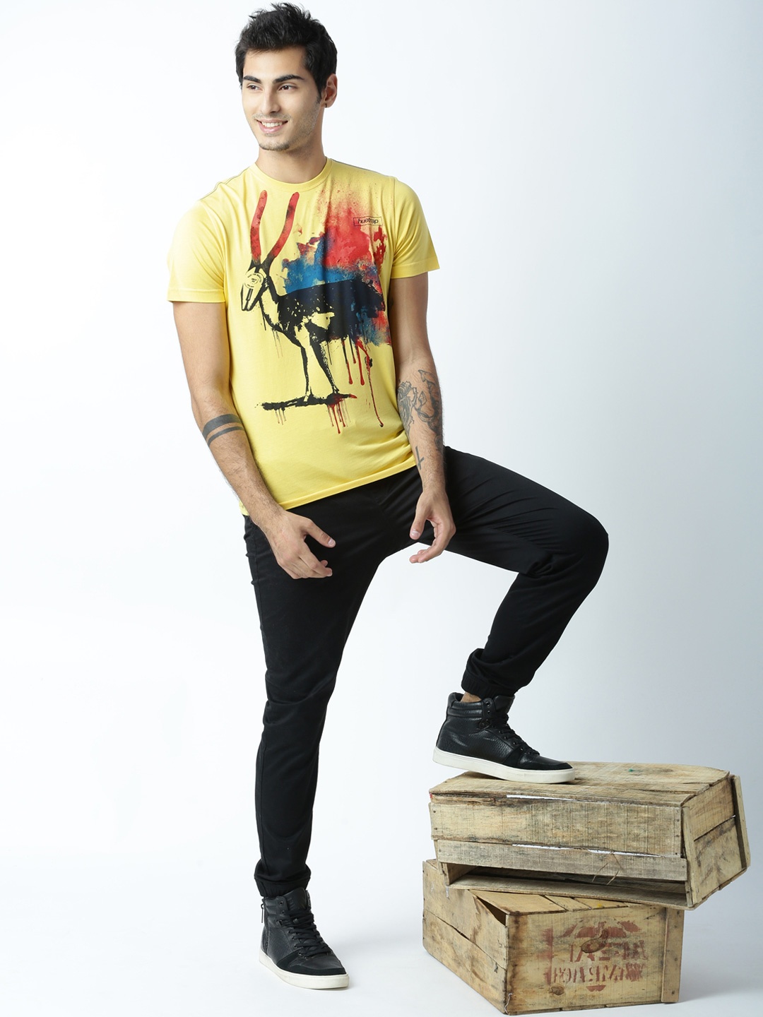 

Huetrap Men Yellow Printed T-shirt