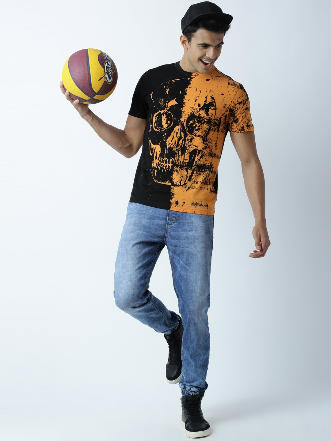 

Huetrap Men Black & Orange Printed Round Neck T-shirt