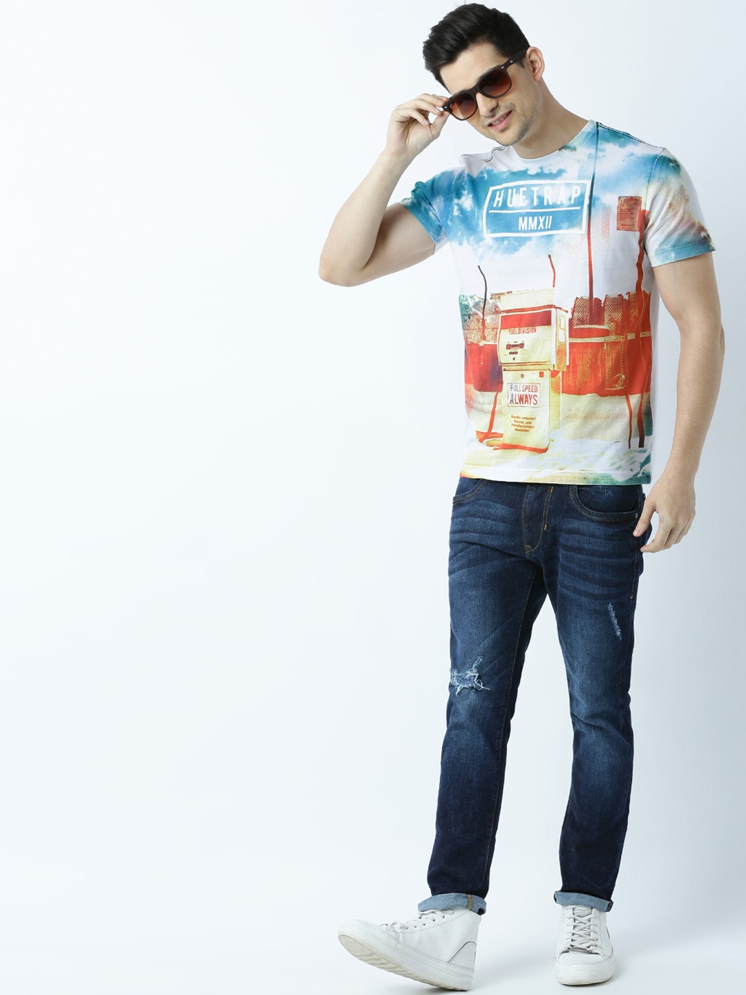 

Huetrap Men White & Red Printed Round Neck T-shirt