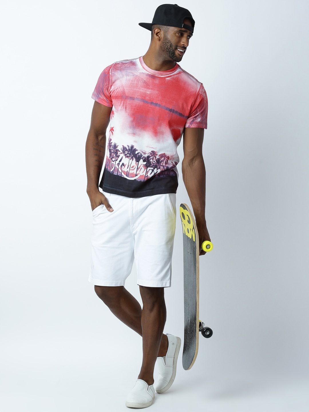 

Huetrap Men White & Red Printed Round Neck T-shirt