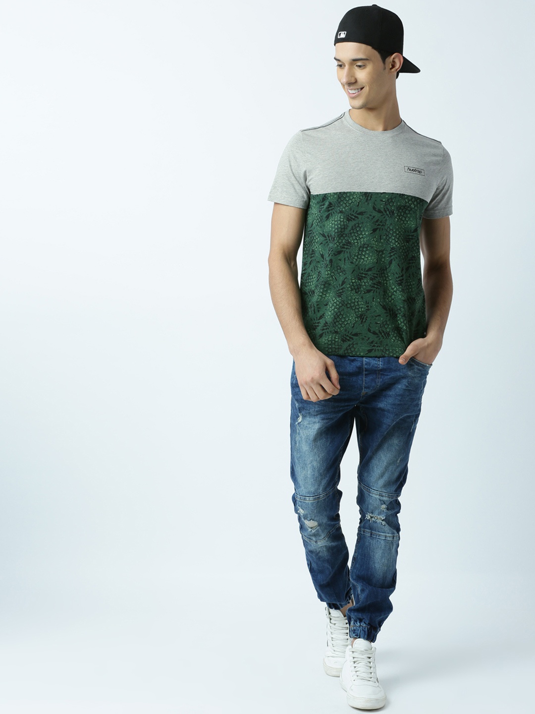 

Huetrap Men Grey Melange & Green Printed T-shirt