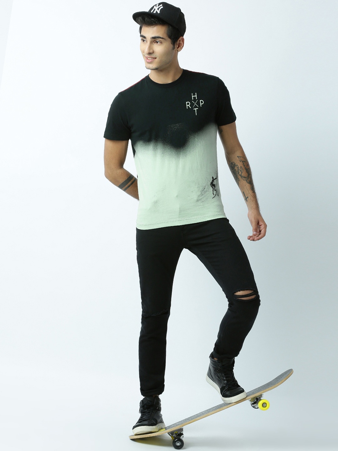 

Huetrap Men Black Printed T-shirt