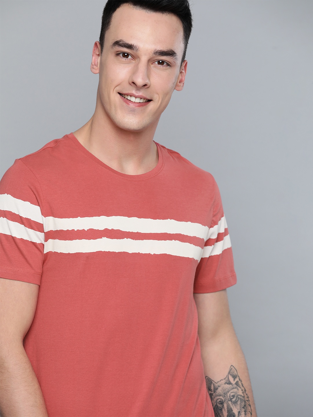 

Mast & Harbour Men Pink Striped Detail Round Neck T-shirt