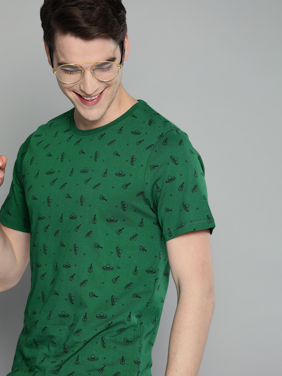 

Mast Harbour Men Green Black Printed Round Neck Pure Cotton T-shirt