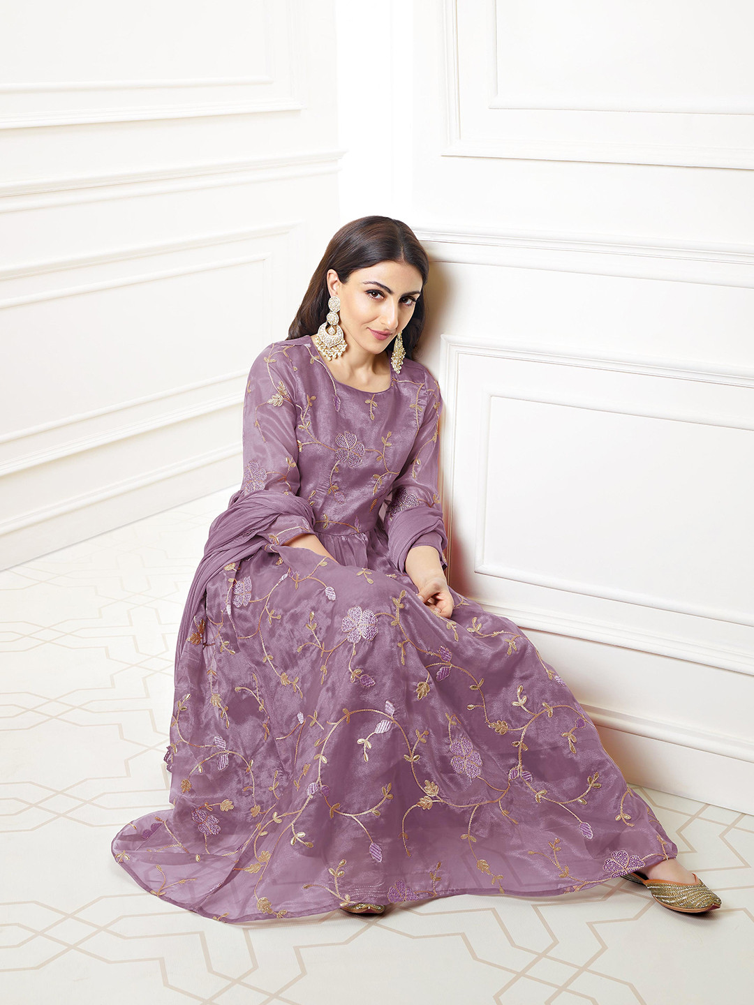 

House of Pataudi Women Purple & Gold-Toned Embroidered Kurta Set