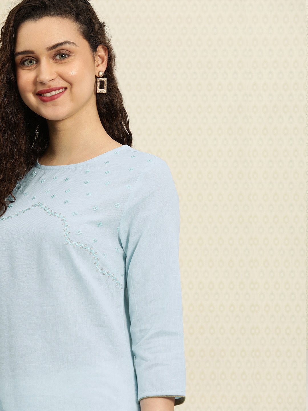 

House of Pataudi Women Blue Embroidered Straight Kurta