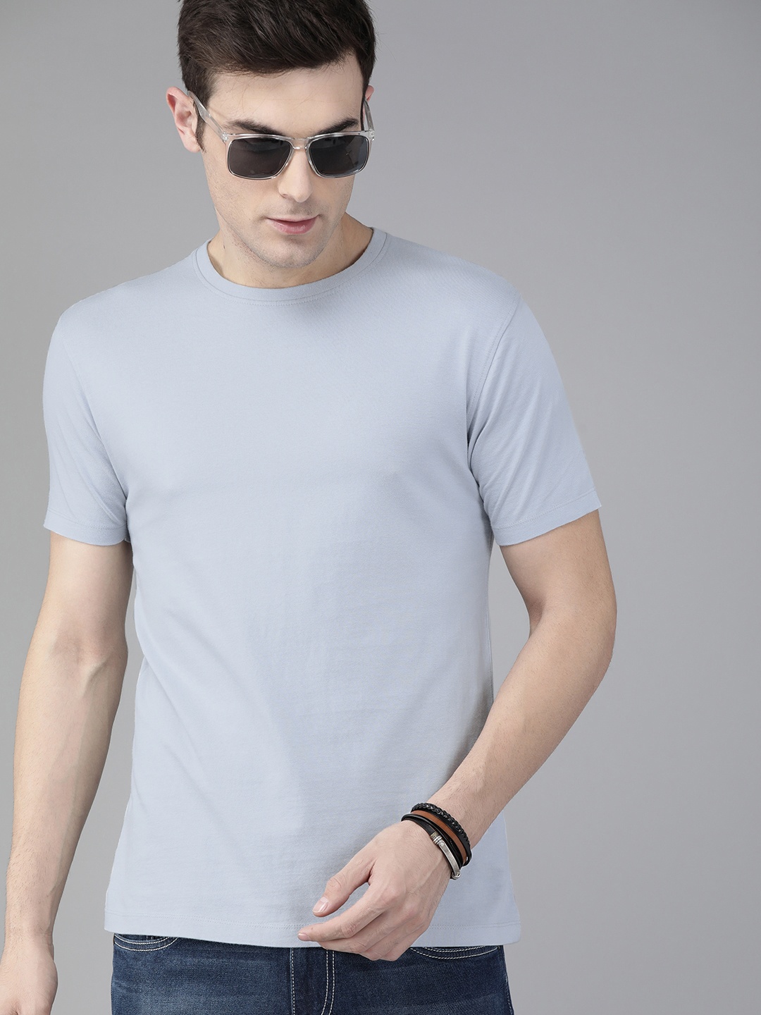 

The Roadster Lifestyle Co Men Blue Solid Round Neck Pure Cotton T-shirt