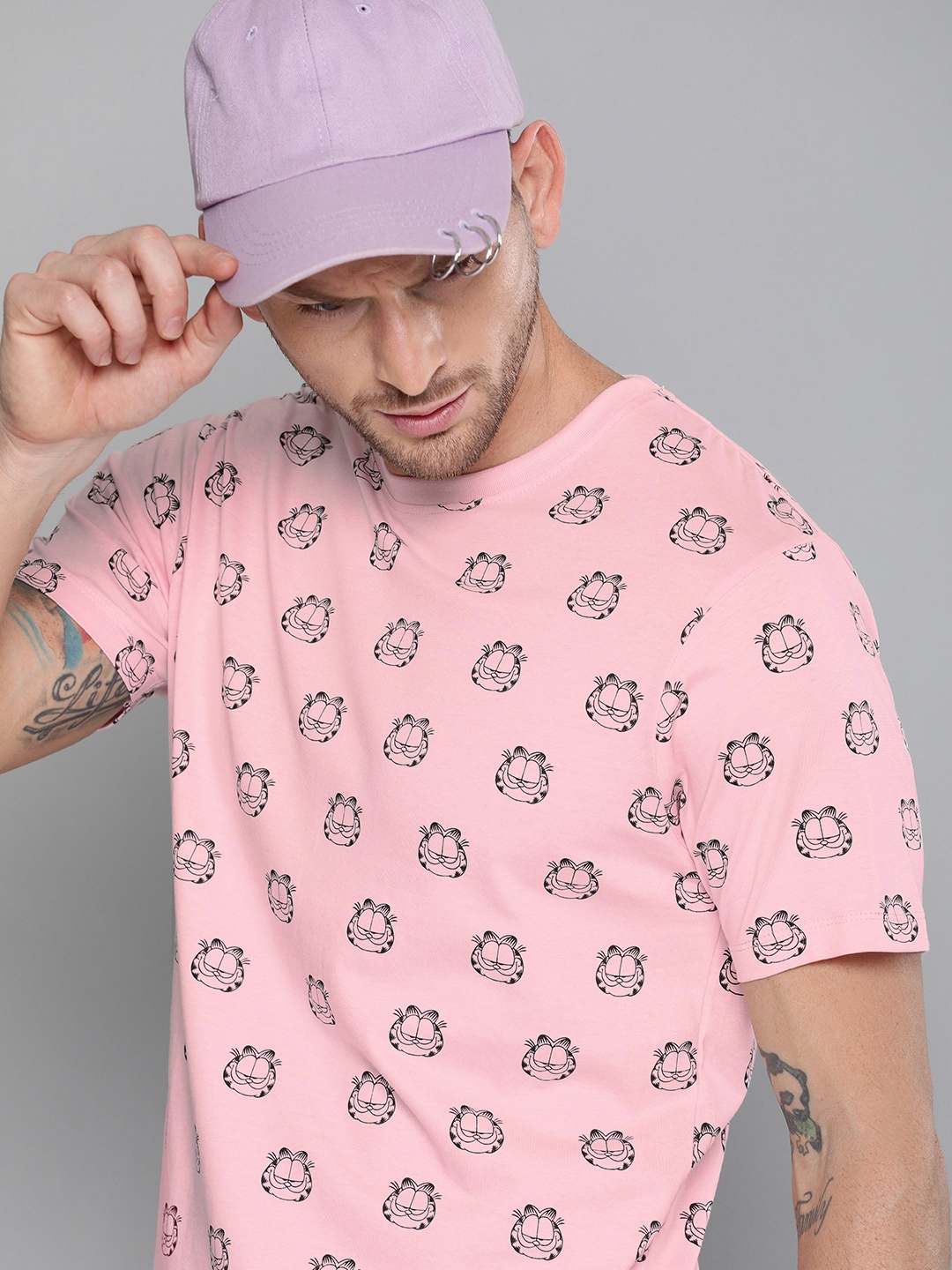 

Kook N Keech Garfield Men Pink Black Printed Round Neck Pure Cotton T-shirt