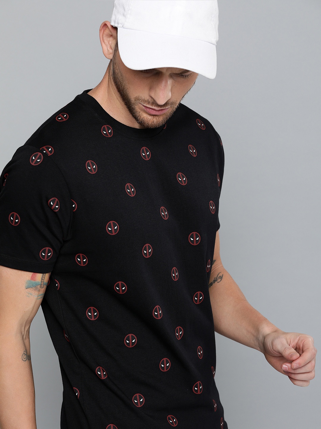 

Kook N Keech Marvel Men Black Deadpool Printed Round Neck Pure Cotton Relaxed T-shirt