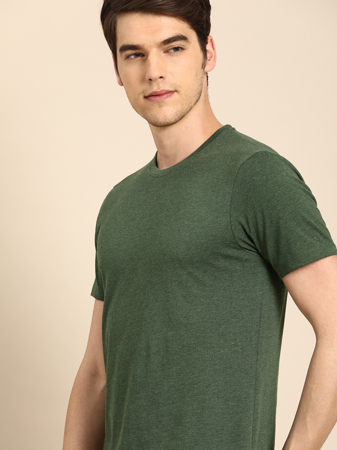 

ether Men Green Solid Round Neck T-shirt