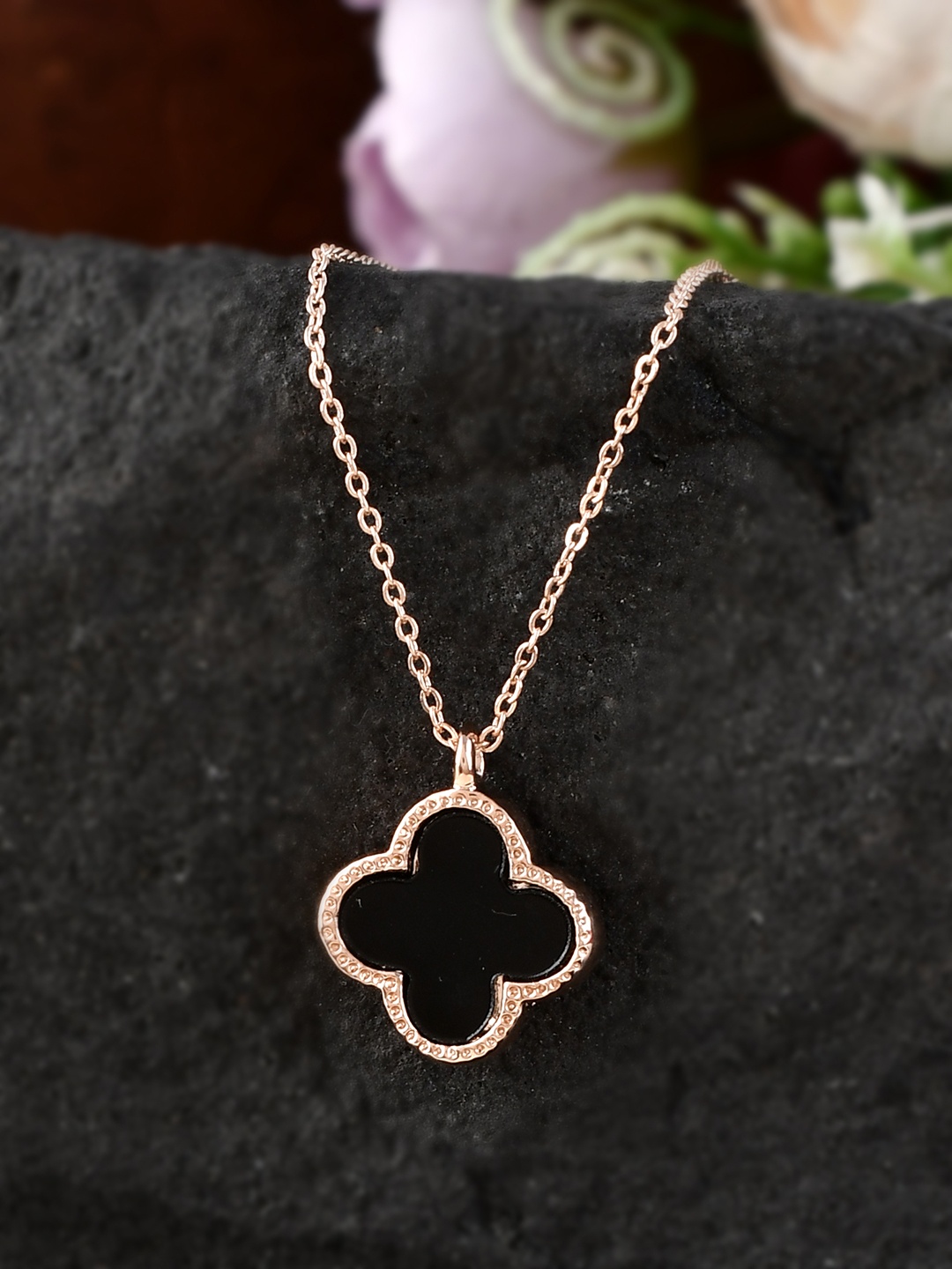 

AQUASTREET White & Black Clover-Shaped Reversible Rose Gold-Plated Pendant With Chain