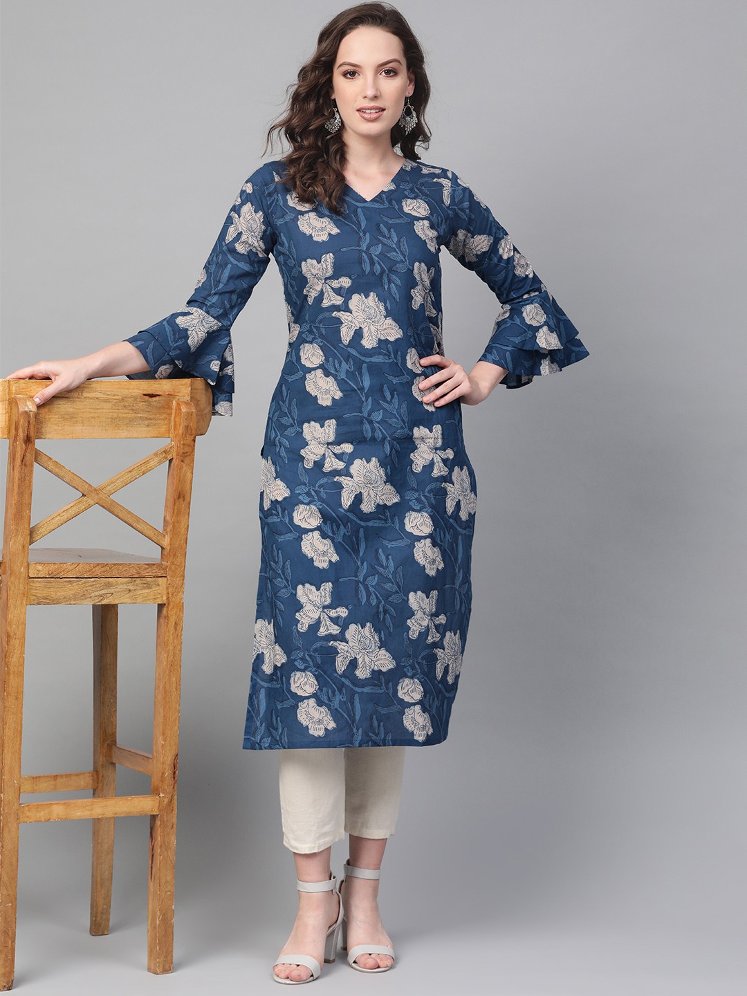 

AHIKA Women Blue & Beige Printed Straight Kurta
