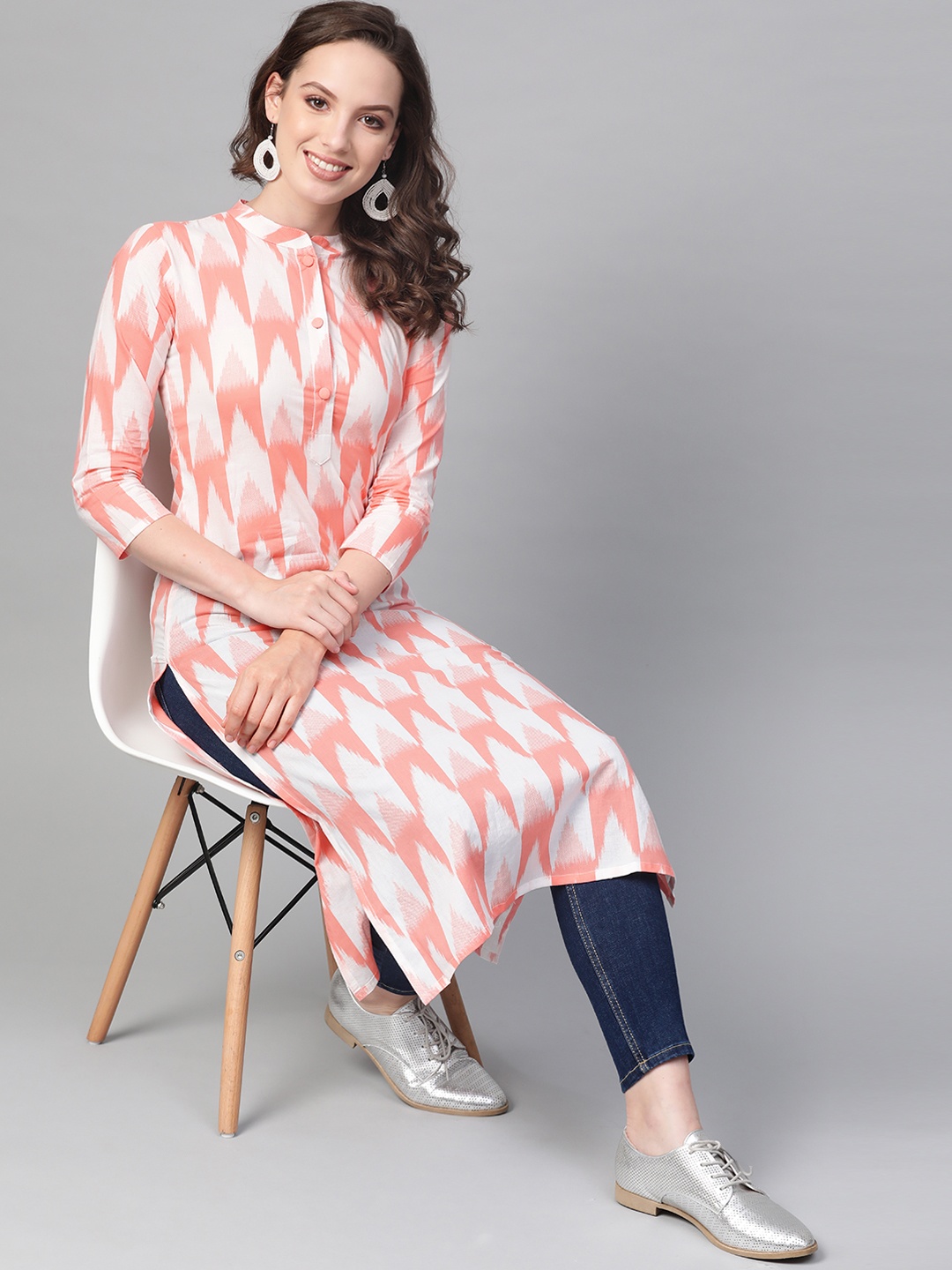 

AHIKA Women Peach-Coloured & White Printed Straight Kurta