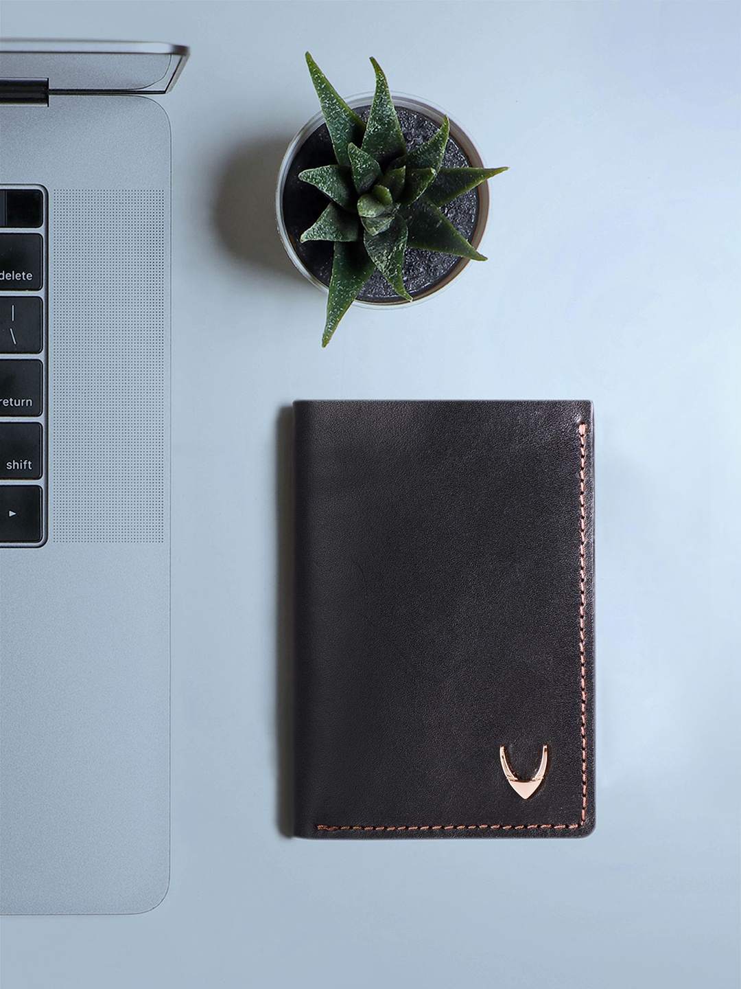 

Hidesign Men Black Solid Leather Three Fold Wallet