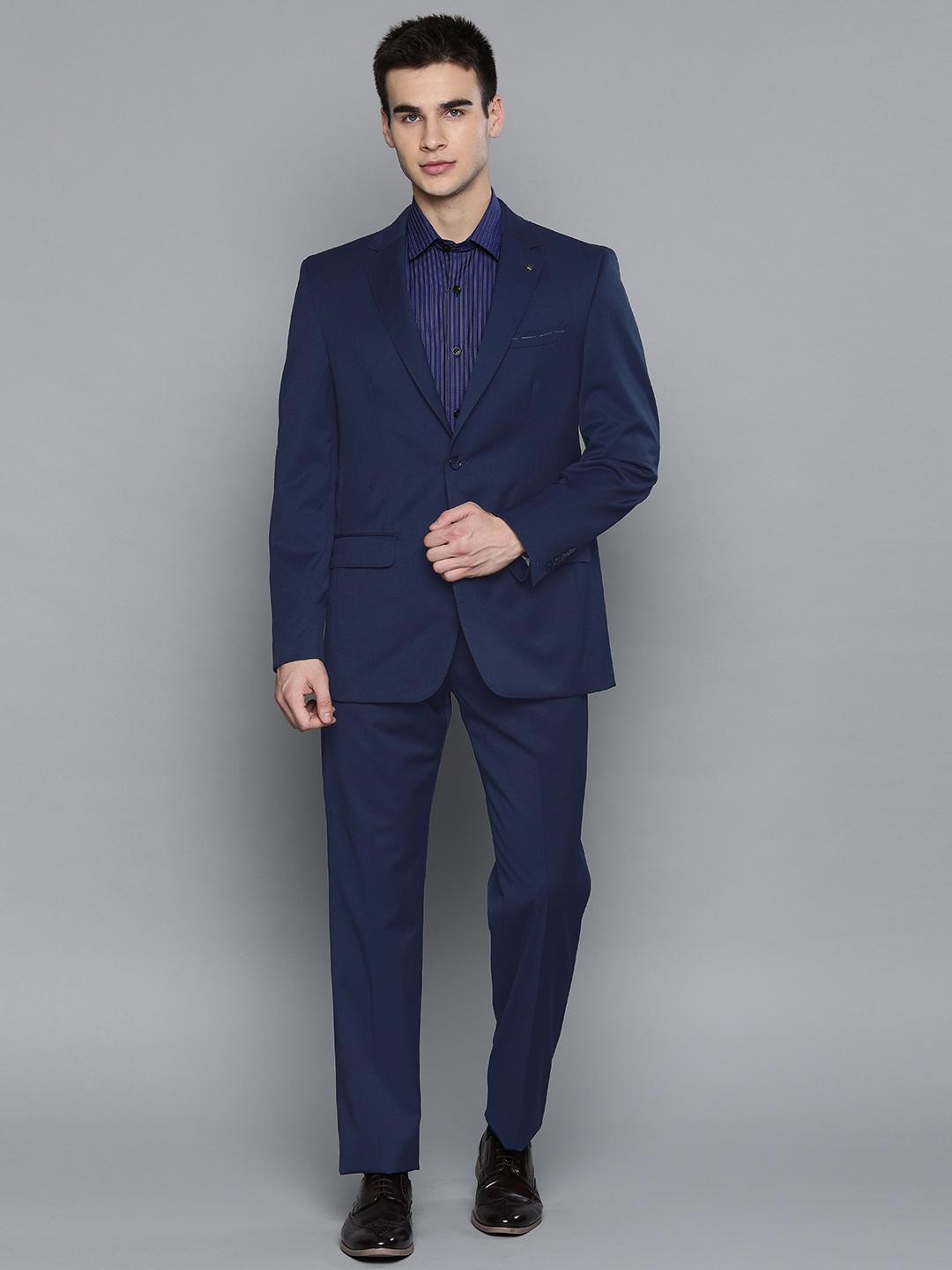 

Louis Philippe Men Navy Blue Regular Fit Solid Single-Breasted Formal Suit