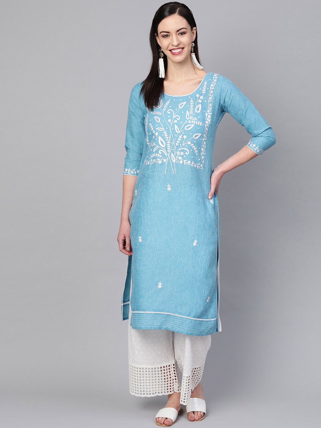 

Saadgi Women Blue & White Chikankari Embroidered Handloom Straight Kurta