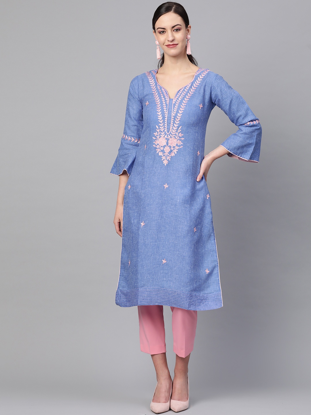 

Saadgi Women Blue & Pink Aari Embroidered Handloom Straight Kurta