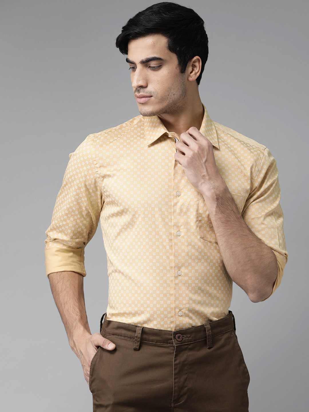 

Blackberrys Men Yellow & Off-White Slim Fit Printed Shirt