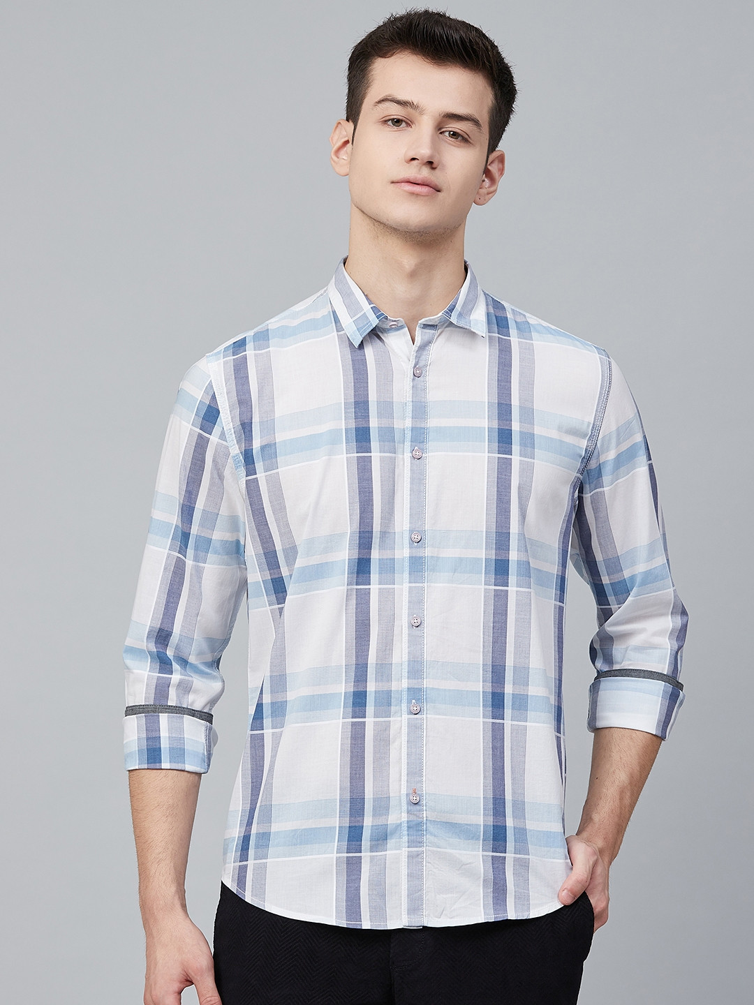 

Blackberrys Men White & Blue Slim Fit Checked Casual Shirt
