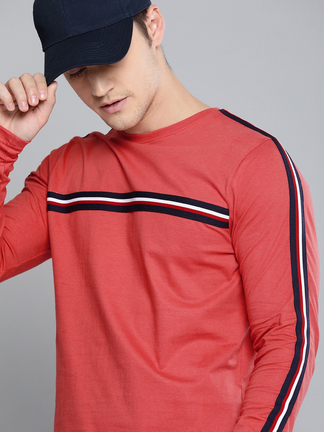 

Difference of Opinion Men Coral Solid Round Neck Pure Cotton T-shirt