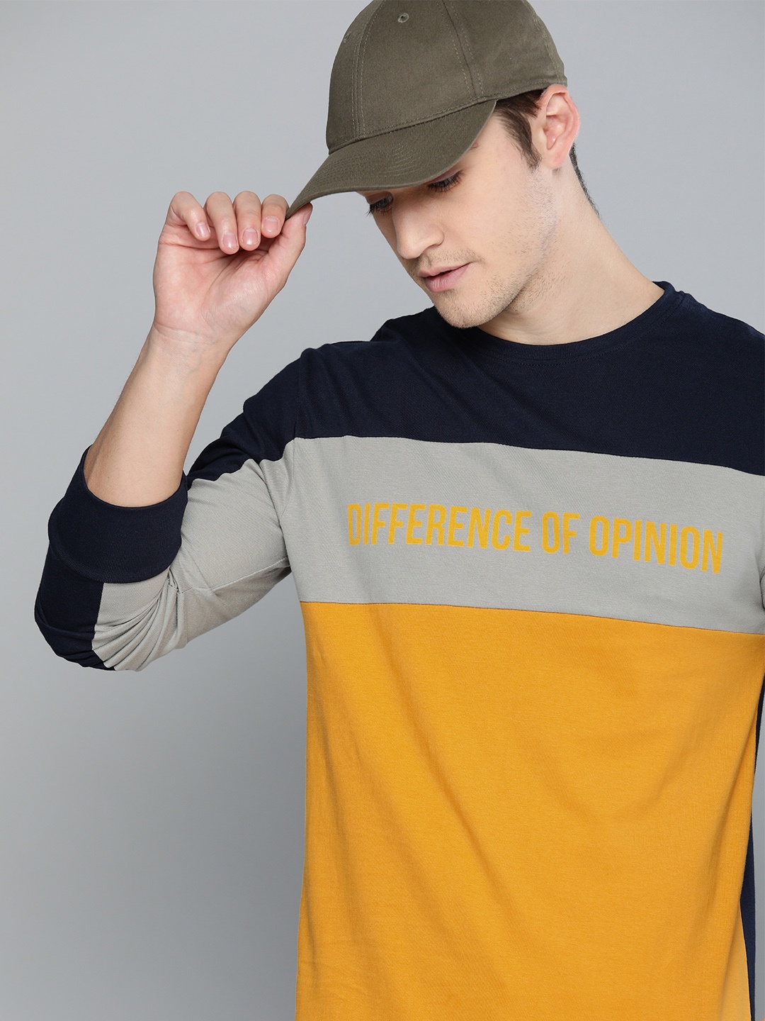 

Difference of Opinion Men Navy Blue & Mustard Yellow Colourblocked Round Neck T-shirt