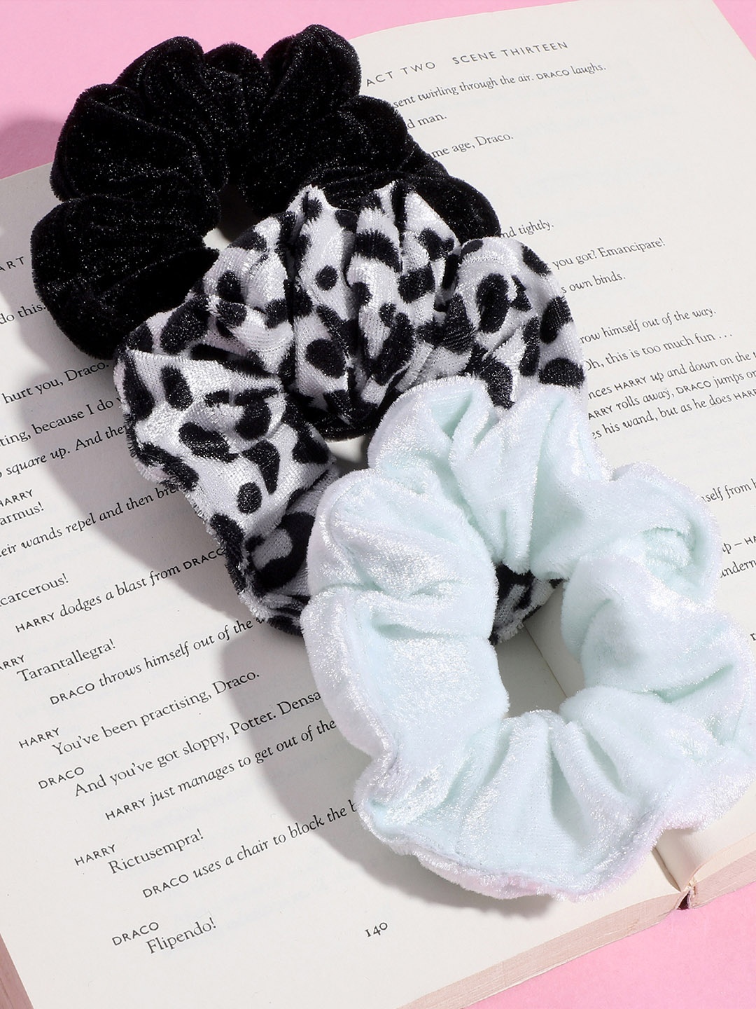 

Blueberry Women Set of 3 Scrunchies, Black