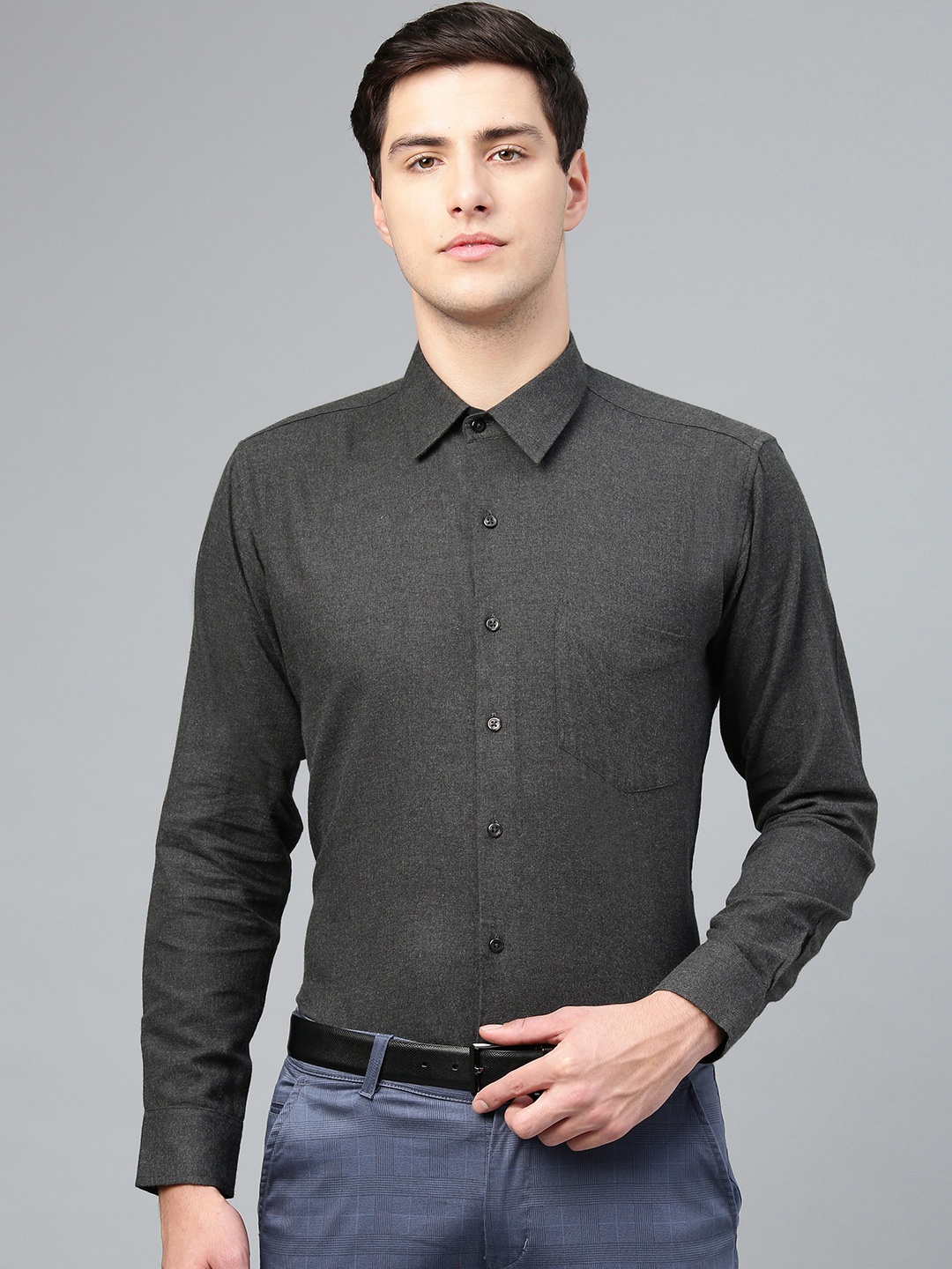 

Hancock Men Charcoal Grey Slim Fit Solid Formal Shirt