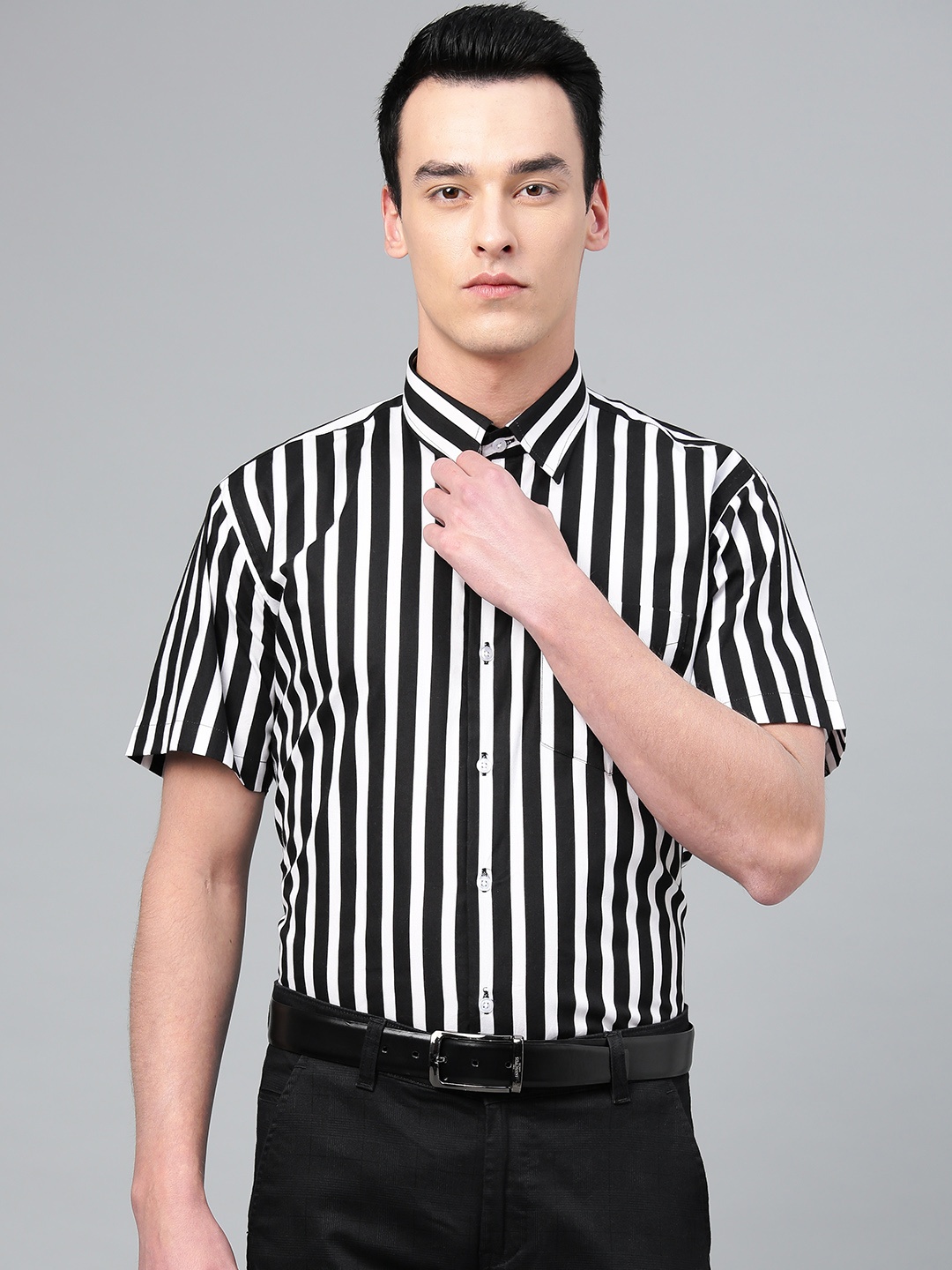 

Hancock Men Black & White Slim Fit Striped Formal Shirt