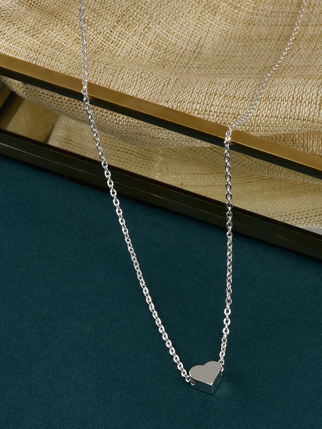 

Accessorize London Women Solid Heart Pendant Necklace, Silver