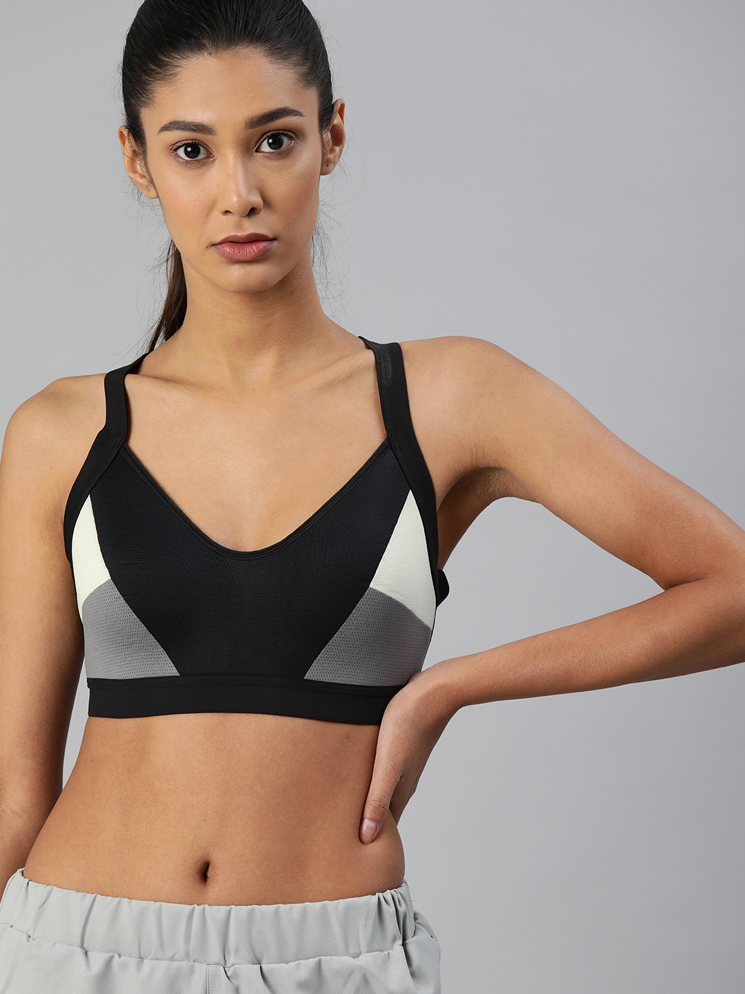 

Puma Women Black & White Density High Impact Colourblocked Workout Bra 51747701