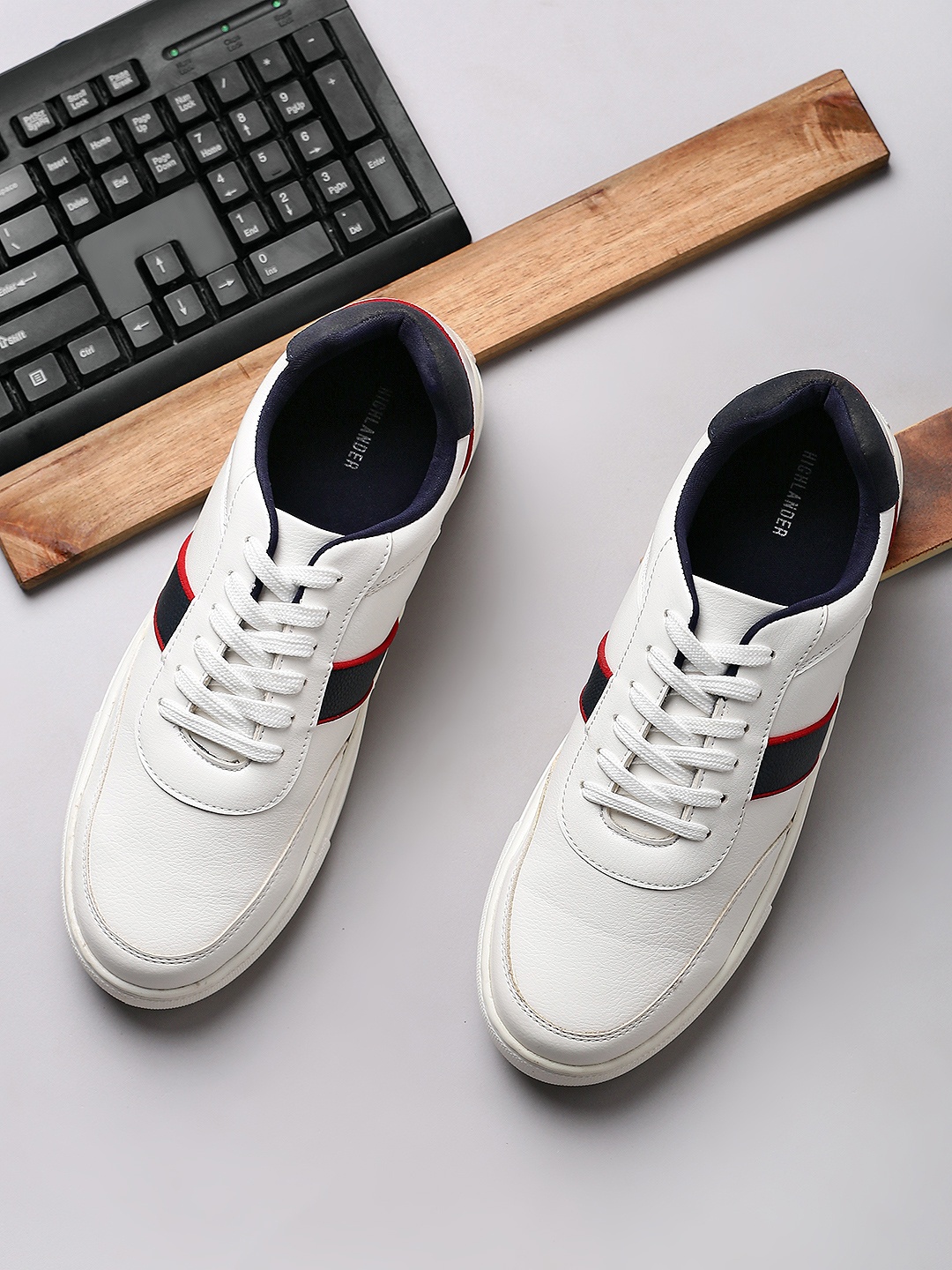 

HIGHLANDER Men colourblocked Sneakers With Side Taping Detail, White