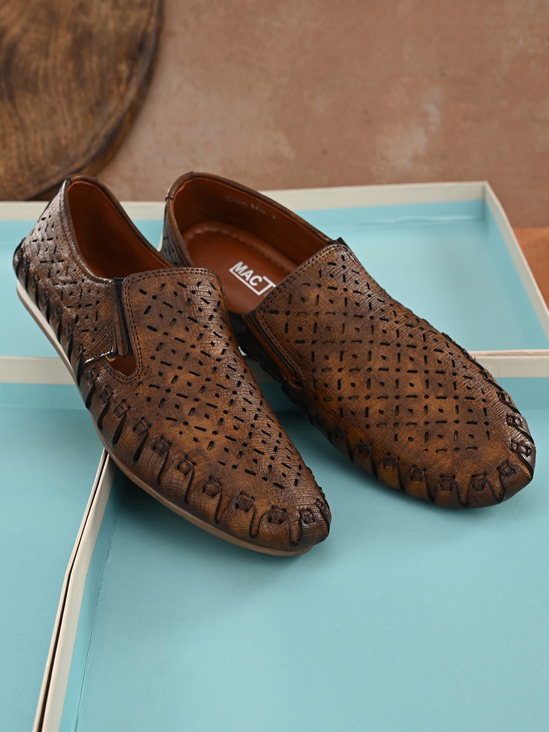 

Mactree Men Coffee Brown Shoe-Style Sandals