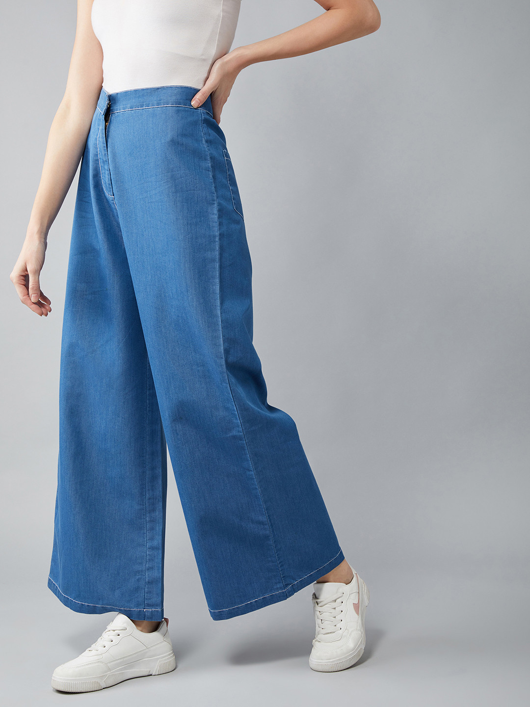 

DOLCE CRUDO Women Blue Regular Fit Light Weight Denim Parallel Trousers