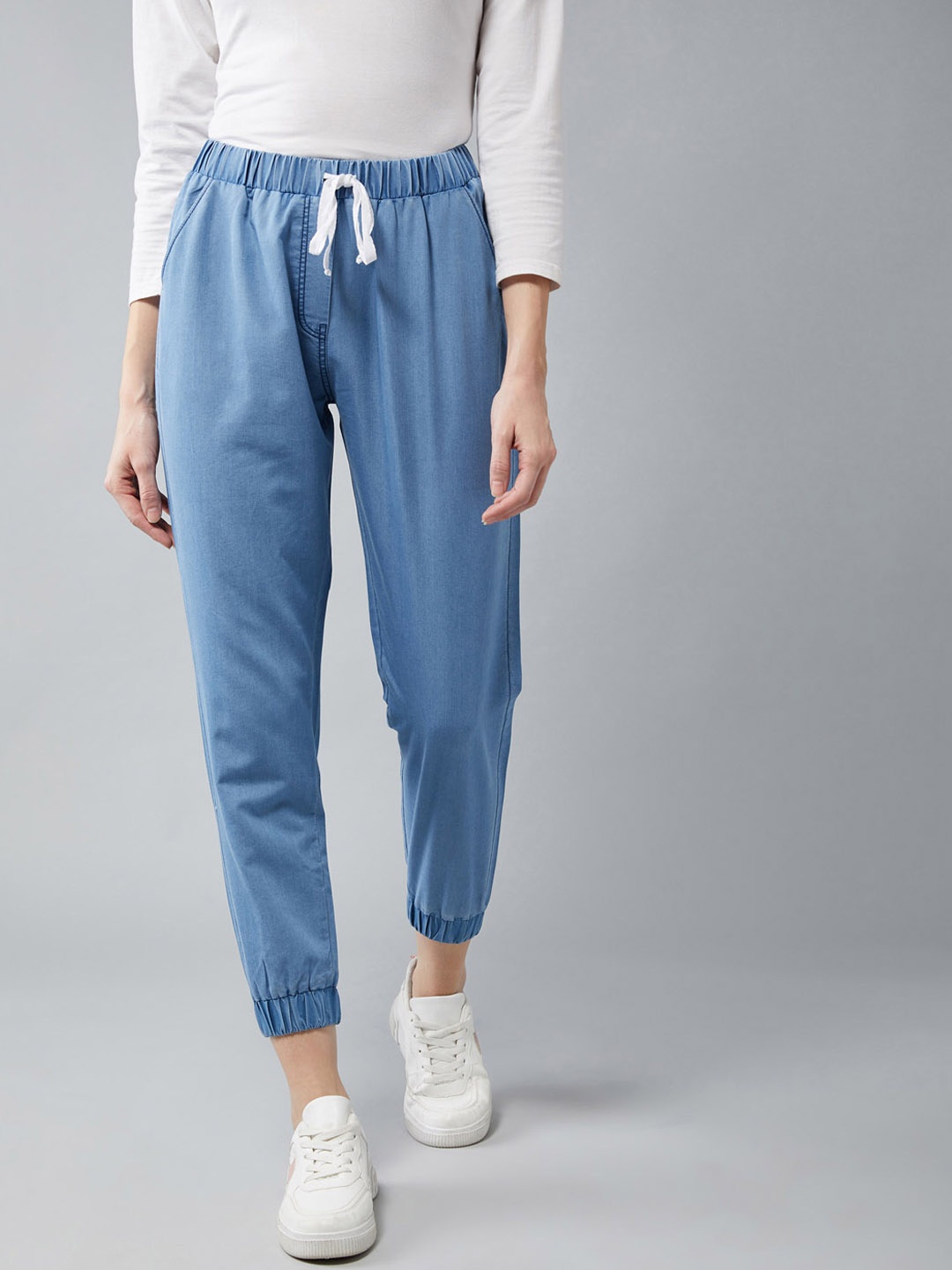 

DOLCE CRUDO Women Blue Regular Fit Denim Solid Joggers