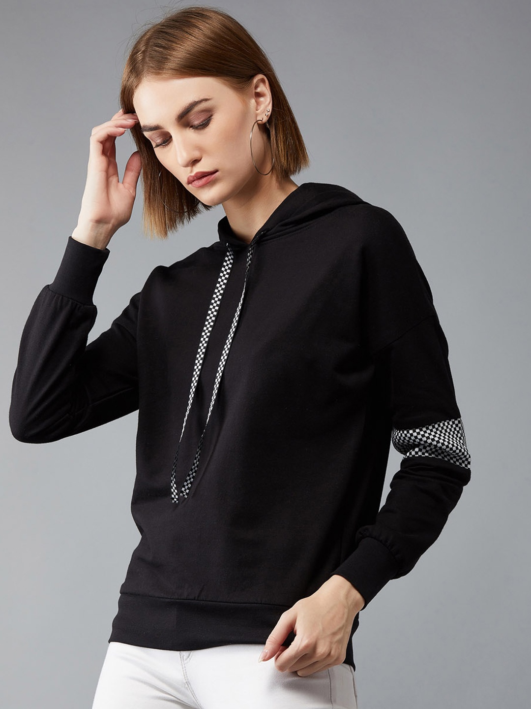 

DOLCE CRUDO Women Black Solid Hooded Sweatshirt