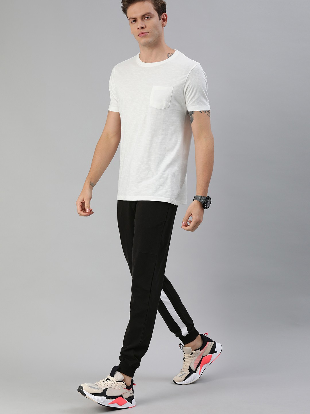

Harvard Men Black Solid Joggers