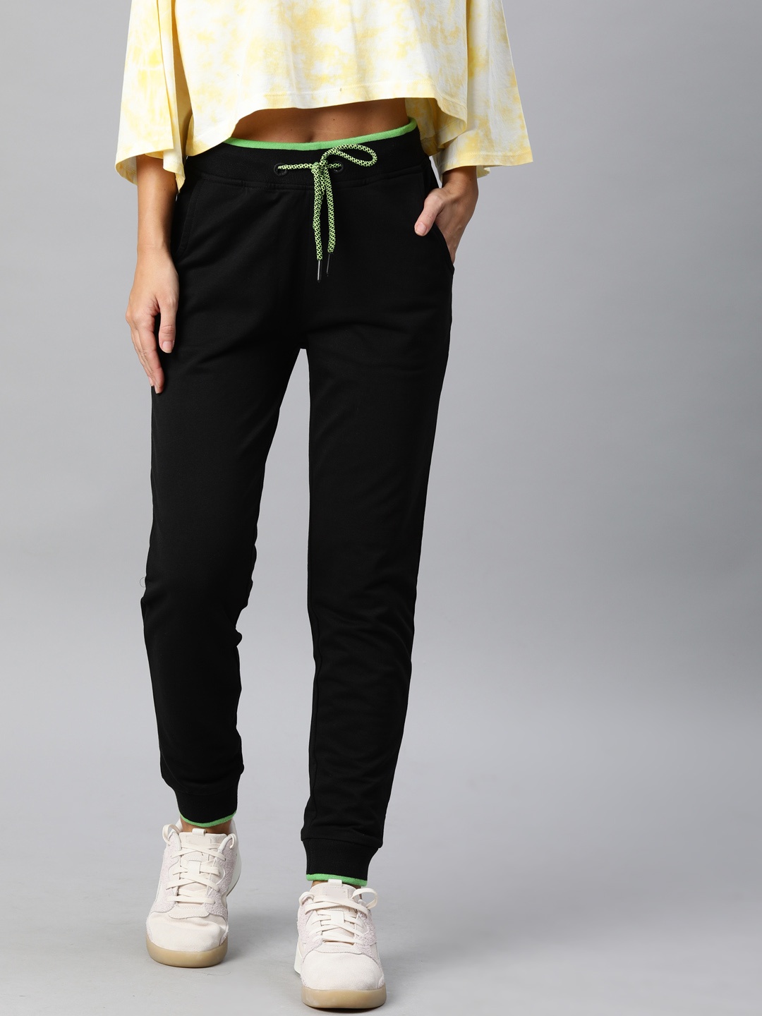 

Harvard Women Black Straight Fit Solid Joggers