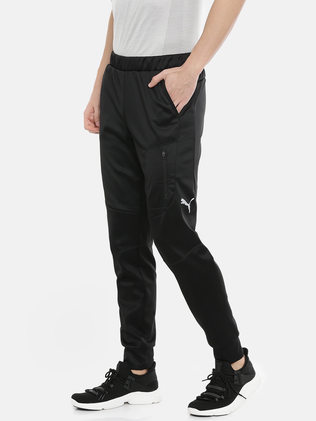 

Puma Men Black Solid Evostripe Warm Joggers