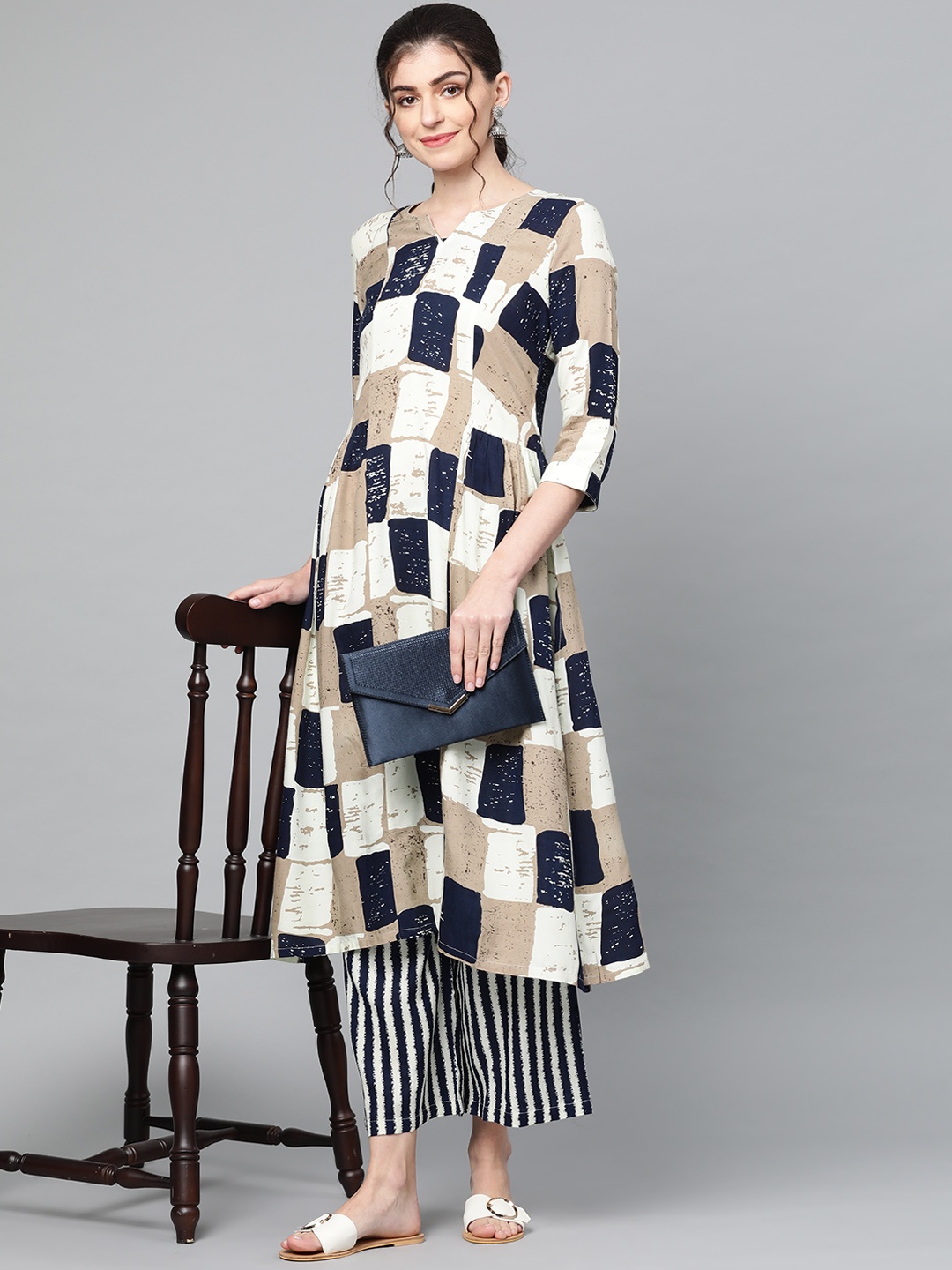 

Popnetic Women Off-White & Navy Blue Printed Kurta with Palazzos