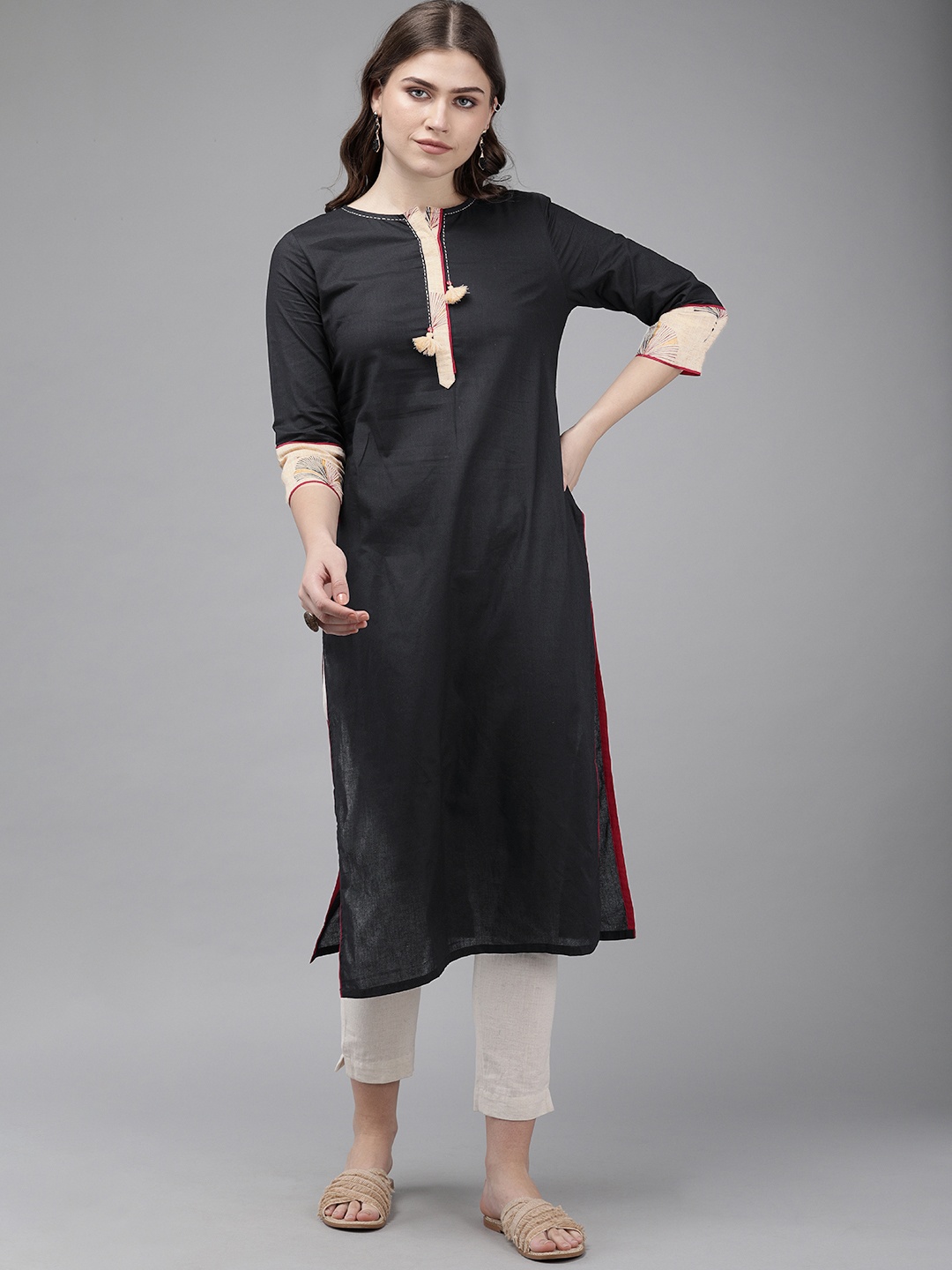 

Anouk Women Black Solid Straight Kurta