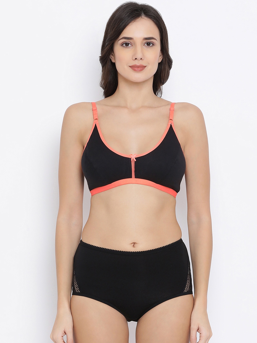 

Clovia Women Black Solid Non-Padded T-shirt Bra & Hipster Lingerie Set COMBBP93432B