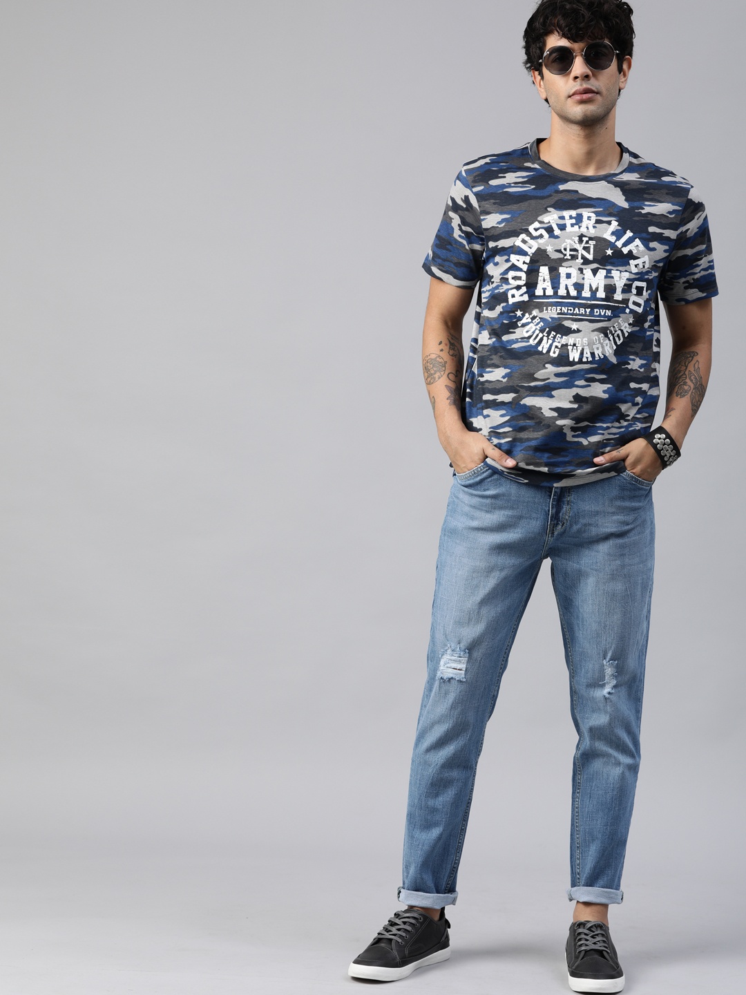 

The Roadster Lifestyle Co Men Blue Slim Tapered Fit Mid-Rise Mildly Distressed Stretchable Jeans